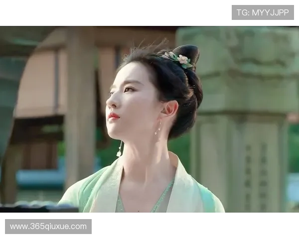 刘亦菲化身足球明星展现运动魅力与时尚风采的完美结合