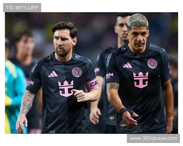 足球明星帅哥因违规行为遭禁赛引发球迷热议与媒体关注 足球明星帅哥因违规行为遭禁赛引发球迷热议与媒体关注