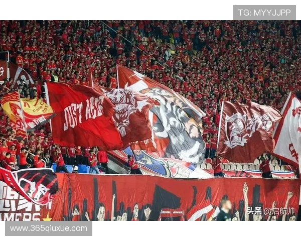 广州足球队团队协作引发热议球迷对战术配合和球员默契产生分歧